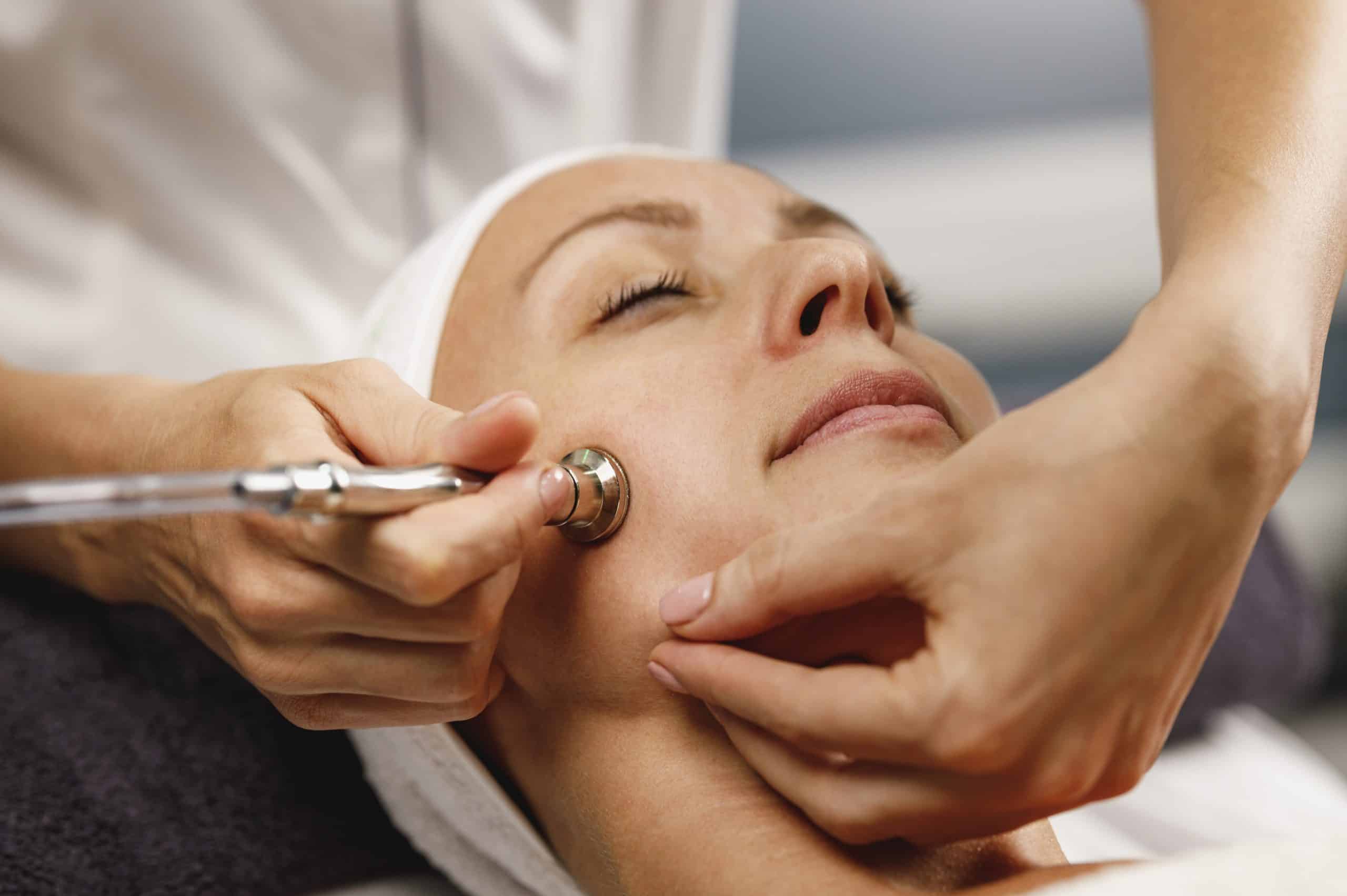 Tratamiento corporal rejuvenecedor en clínica estética en Sevilla, cuidado personalizado