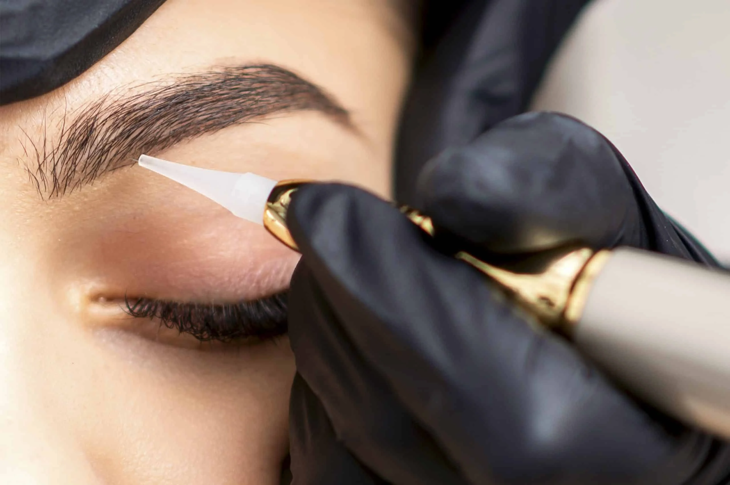 Centro de estética en Sevilla (Nervión) con tratamientos integrativos: faciales, corporales, diseño de cejas y micropigmentación. ¡Reservar cita ahora!
